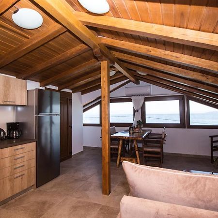 Golden Attic Apartment Nea Roda Exterior foto
