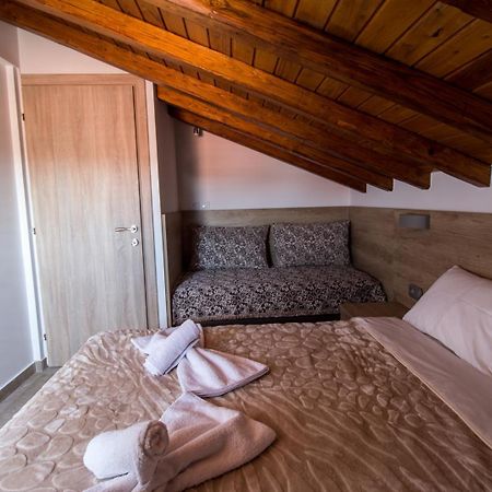 Golden Attic Apartment Nea Roda Exterior foto