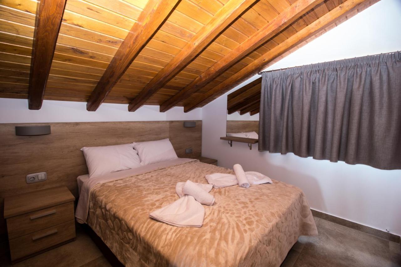 Golden Attic Apartment Nea Roda Exterior foto