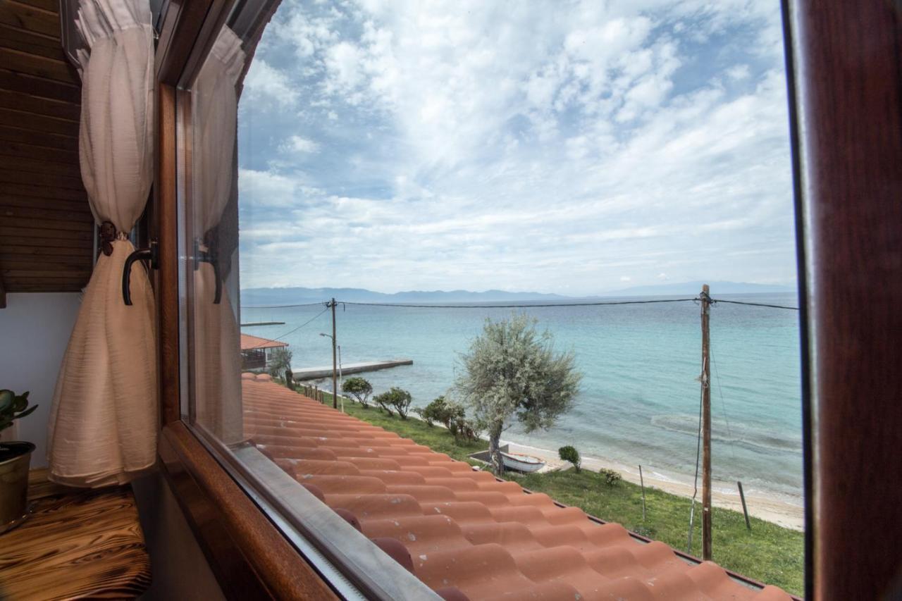 Golden Attic Apartment Nea Roda Exterior foto