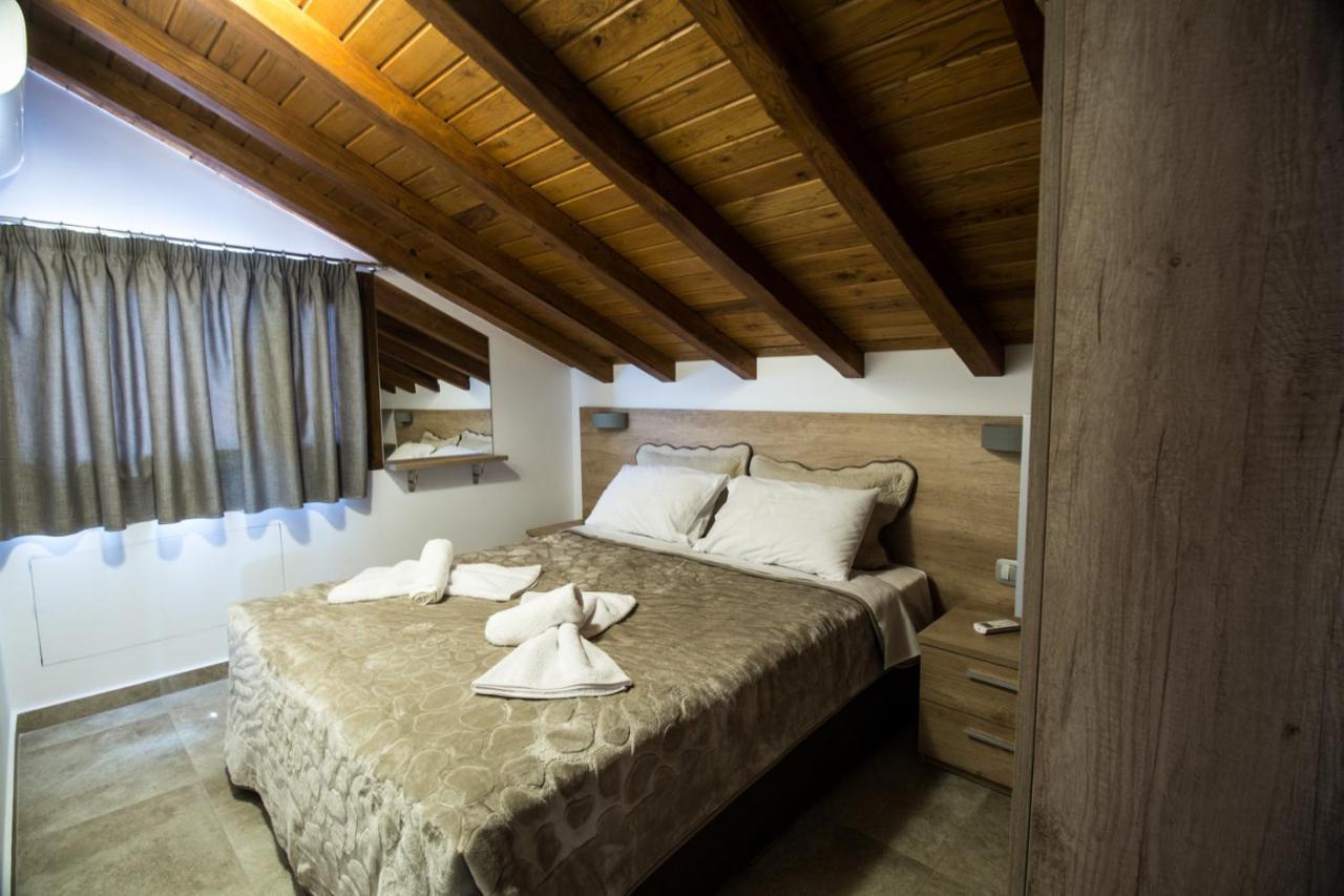 Golden Attic Apartment Nea Roda Exterior foto