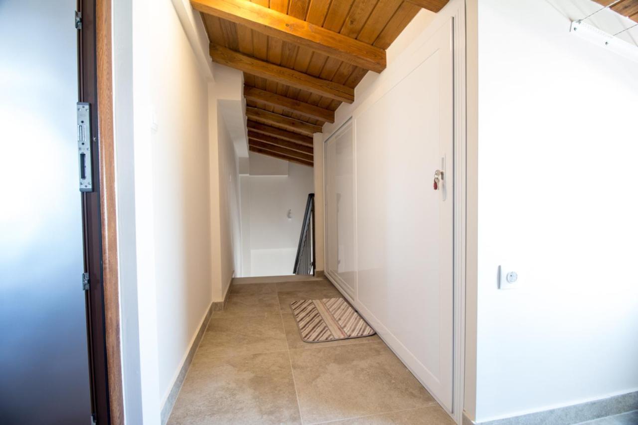 Golden Attic Apartment Nea Roda Exterior foto